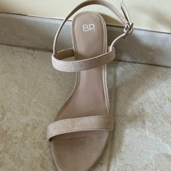 LIKE NEW! Lula Block Heel Slingback Sandal In Blush Suede - 10M - Picture 3 of 4